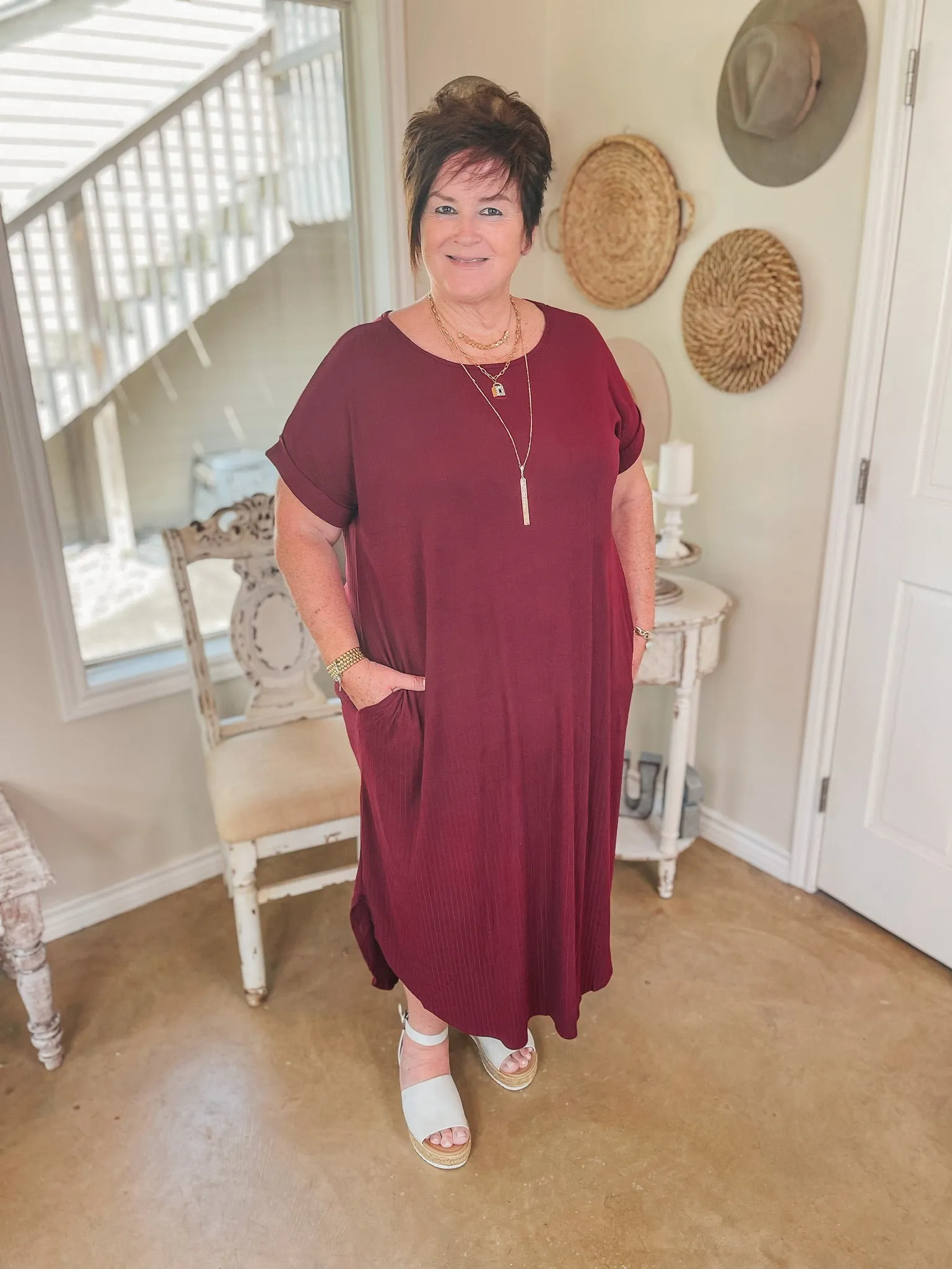 Last Chance Size XL | Chill Looks Short Sleeve Ribbed Midi Dress in Maroon