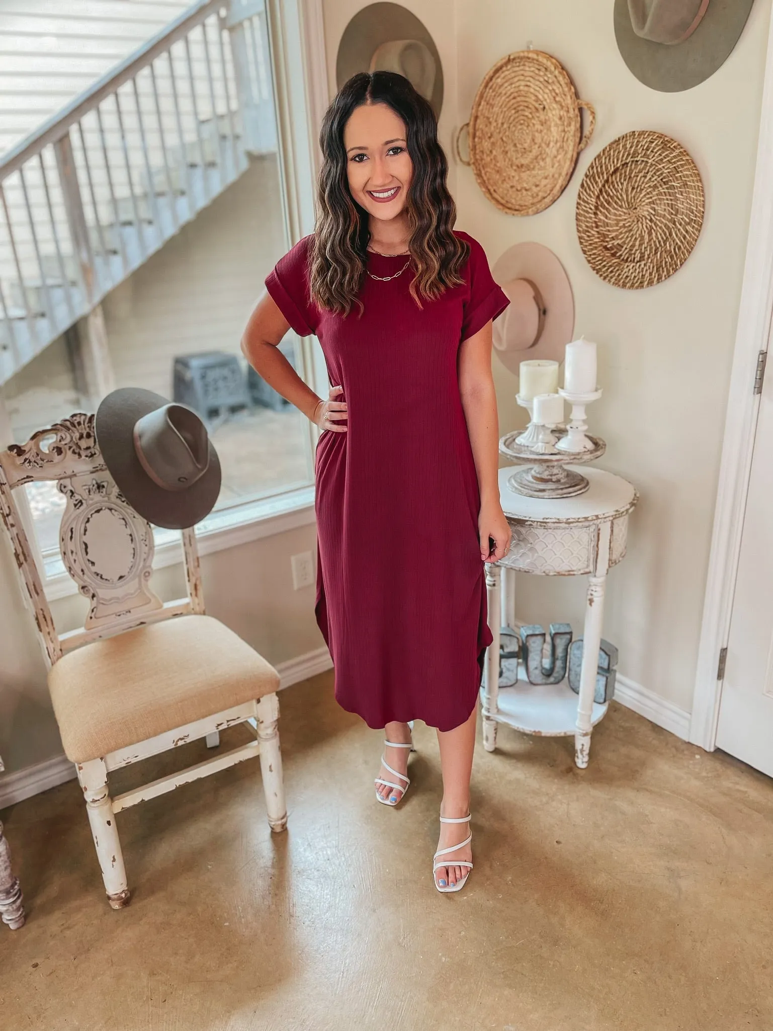 Last Chance Size XL | Chill Looks Short Sleeve Ribbed Midi Dress in Maroon