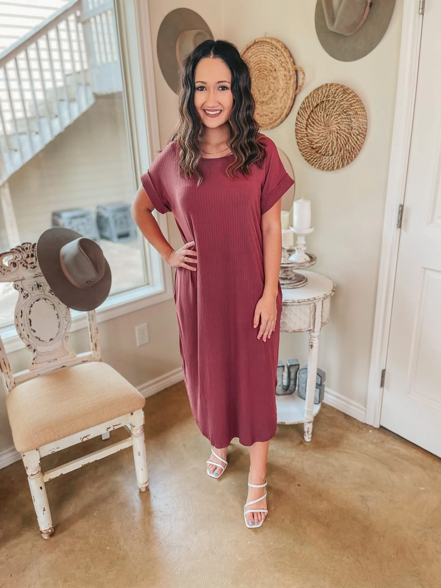 Last Chance Size XL | Chill Looks Short Sleeve Ribbed Midi Dress in Marsala